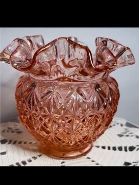 Vintage Fenton Glass Pink Dusty Rose Diamond Star Ruffled Vase – Signed